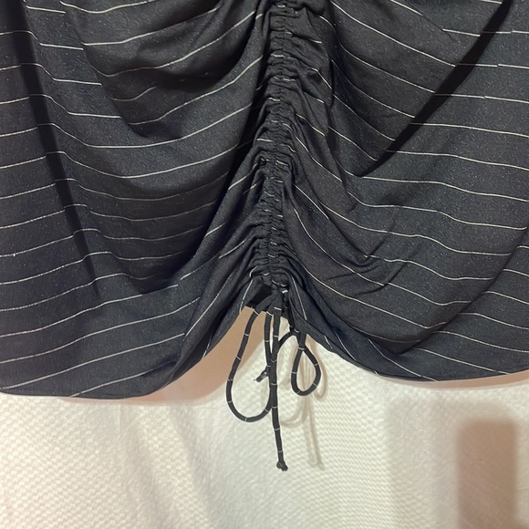 ICE 2x black white stripe adjustable rushing fitted collared top sleeveless euc - Picture 6 of 10